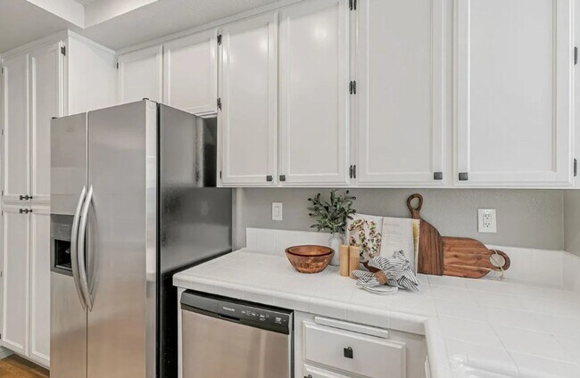 Foto del edificio - Newly Renovated 3 Bed / 3 Bath Home in Ardenwood – Top-Rated Schools!