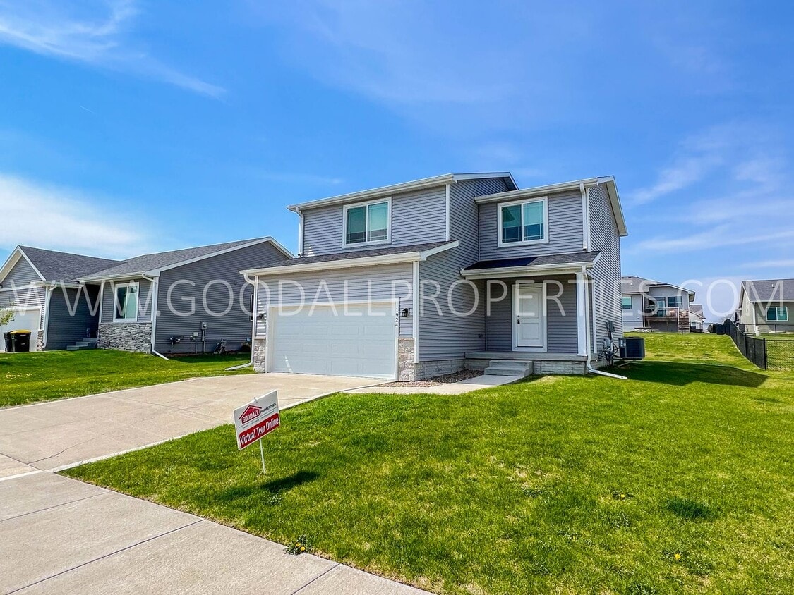 Primary Photo - Rent Reduced!!! Beautiful 4 Bdrm, 2.5 Bath...