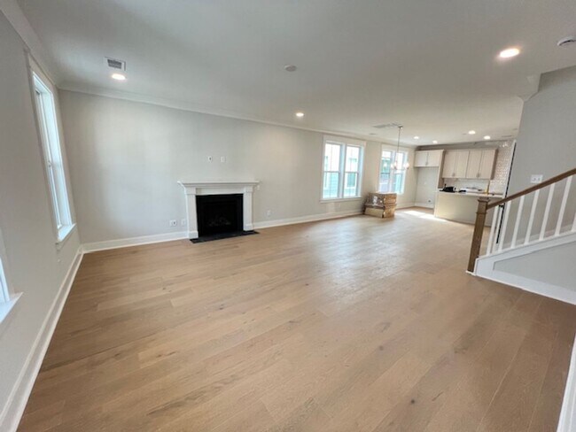 Building Photo - 4 Bedroom 3.5 Bath House in Twin Lakes - J...
