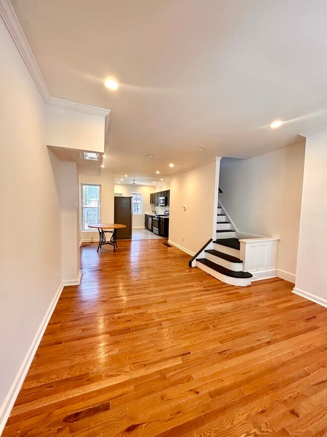 Building Photo - 2233 Bonaffon St