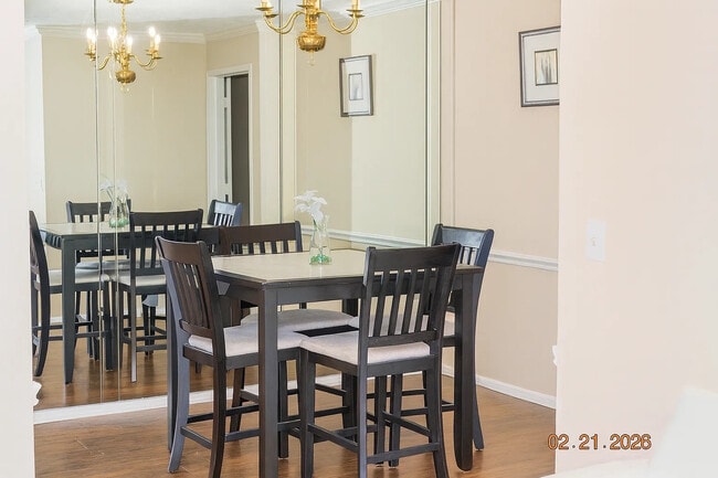 Building Photo - Room in Condo on Brockett Pl