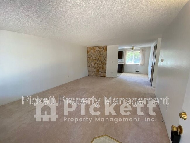 Photo - 2870 SE Colusa Ave Apartment