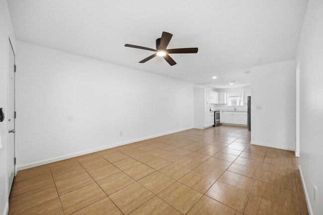Foto del edificio - 310 E Frances Ave
