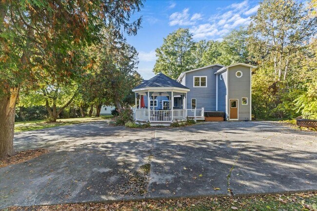 Foto del edificio - Well-Cared for historic beauty in private setting tucked in the Hill Section