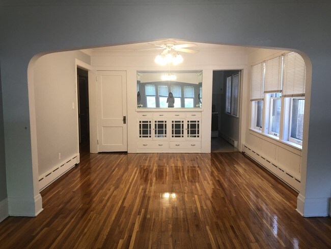 dining area - 972 Goodrich Ave