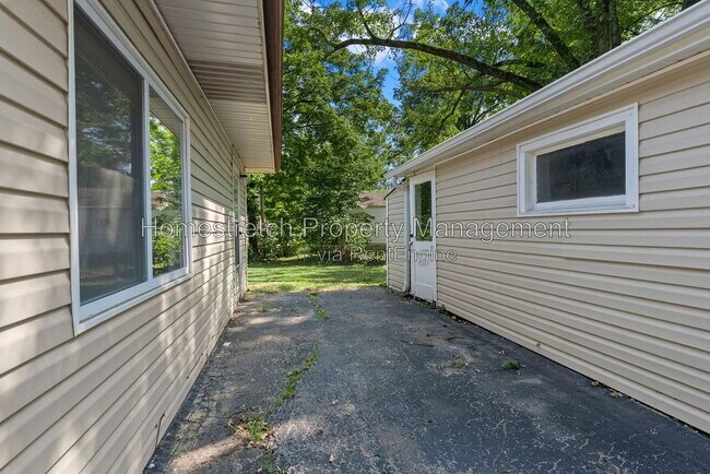 Foto del edificio - 11948 Bridgevale Ave