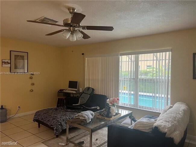 Foto del edificio - 3 br, 2 bath House - 8306 NW 35th St # 1-2