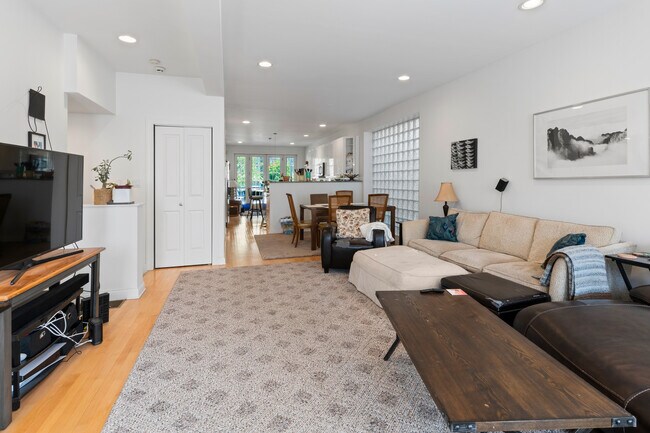 Foto del edificio - 2715 N Marshfield Ave