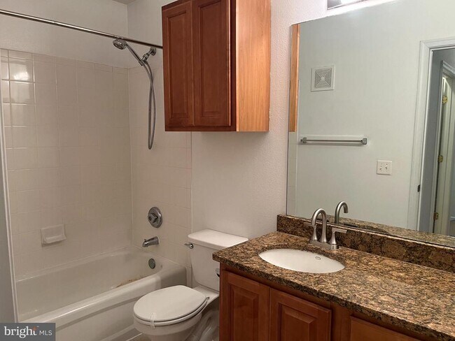 Foto del edificio - 1530 Spring Gate Dr.
