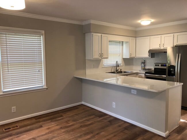 Foto del edificio - 901 N Greensboro St