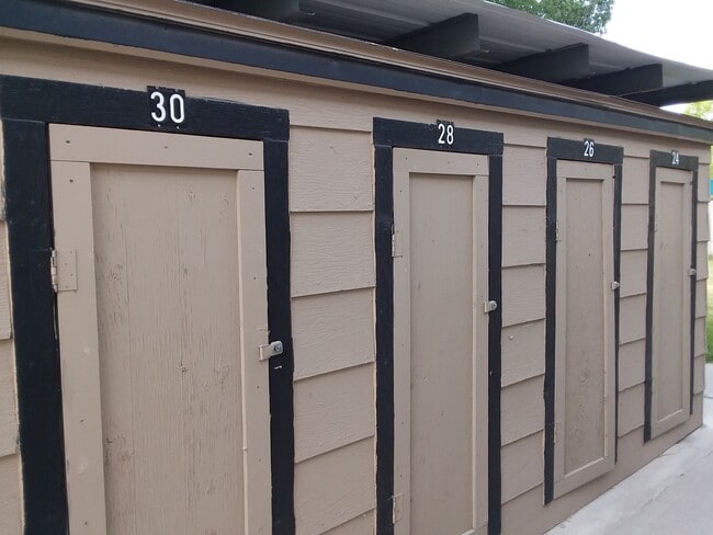 Building Photo - 828 Gloria St