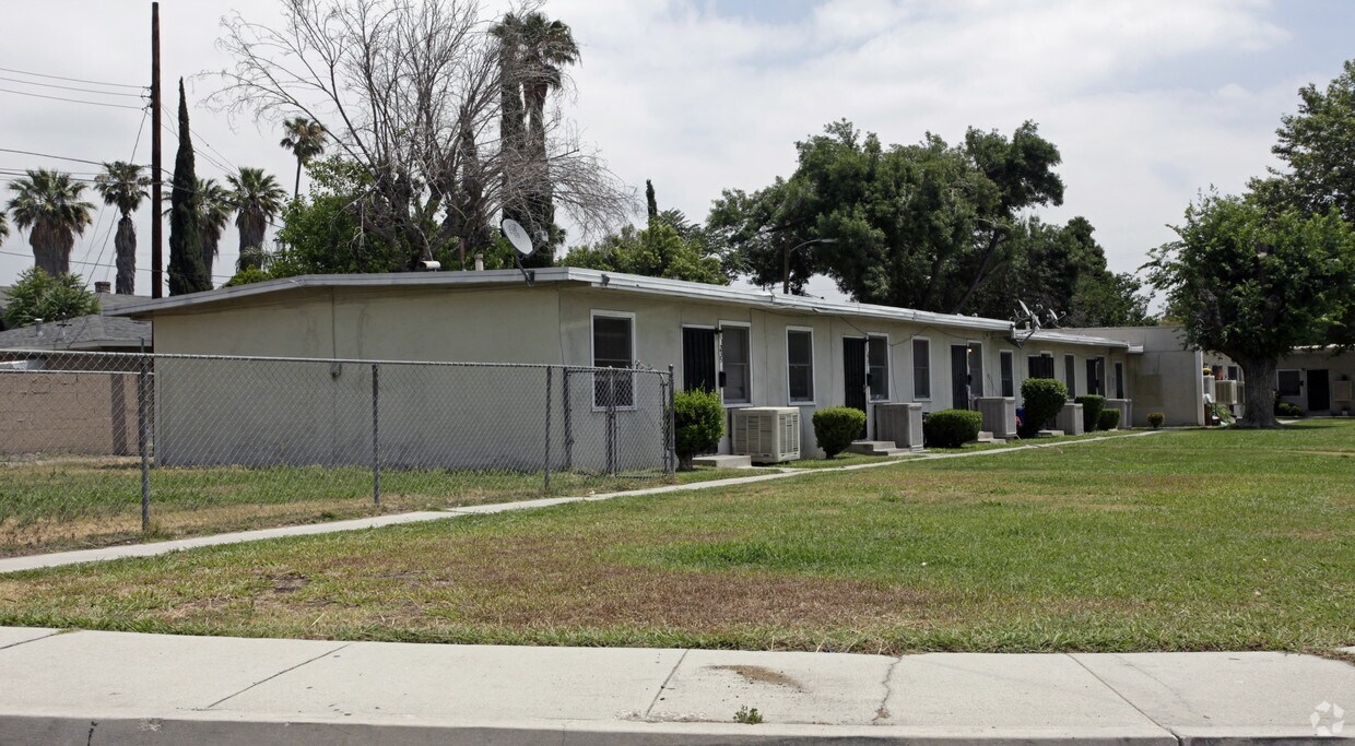 Primary Photo - Lenore Apartments