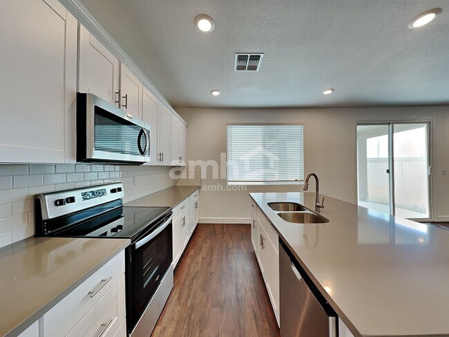Building Photo - 6549 E Paseo Baranda