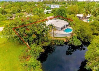 Building Photo - 6025 SW 72nd Ave