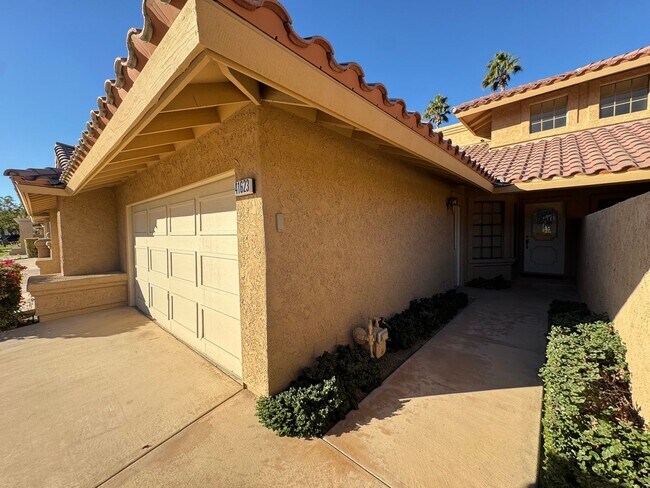 Building Photo - AVAILABLE NOW!!! 2 Bedroom/ 3 Bath FURNITU...