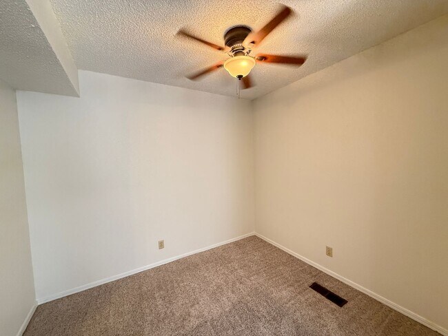 Foto del edificio - Broken Arrow 3 bedroom 2 Bath Duplex