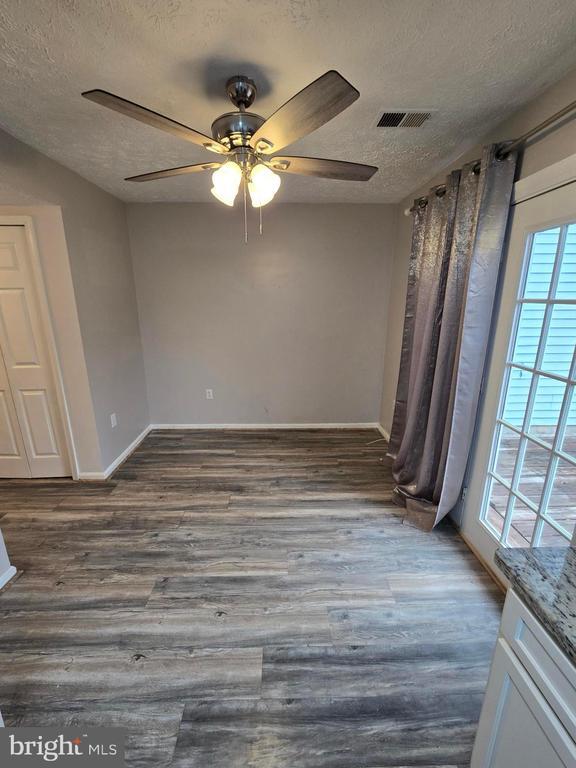 Foto del edificio - 6113 Tapir Pl