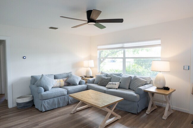 Building Photo - 704 Yelvington Ave