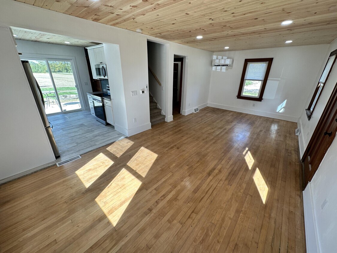 279 Danks Rd, Stoughton, WI 53589 House Rental in Stoughton, WI