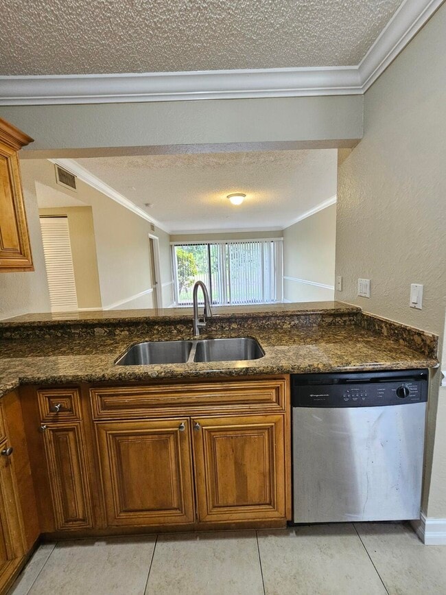 Foto del edificio - 1681 Balfour Point Dr