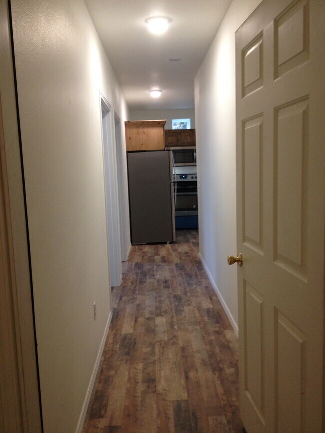 Skywalk - 2140 SW 35th Pl. (H)