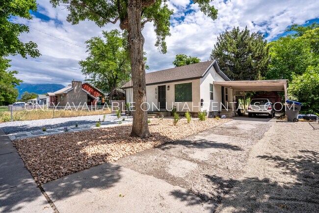 Building Photo - 690 600 W