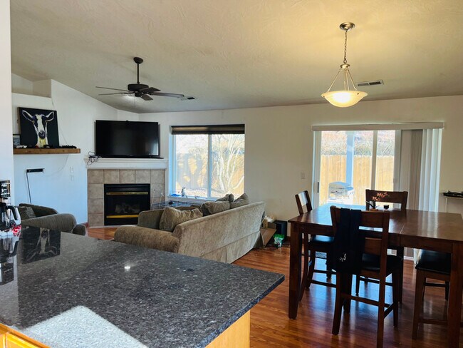 Foto del edificio - 1267 S 7th St