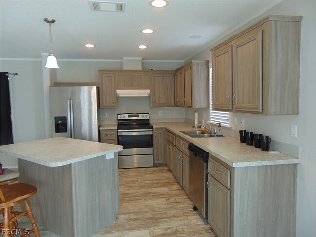 Building Photo - 1445 N Bridge St