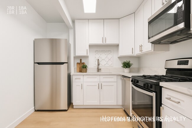 Foto del edificio - 7441 Hazeltine Ave