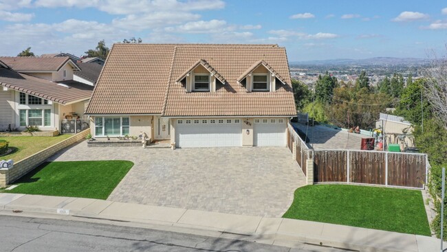 Foto del edificio - Spacious Rental in Anaheim Hills