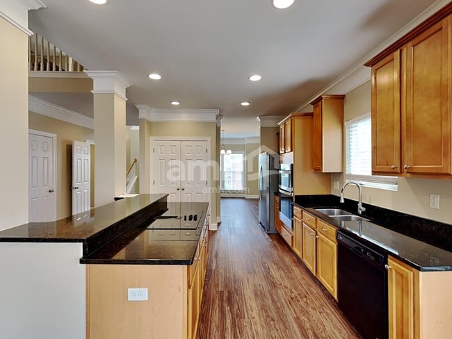 Foto del edificio - 116 Lake Point Ct