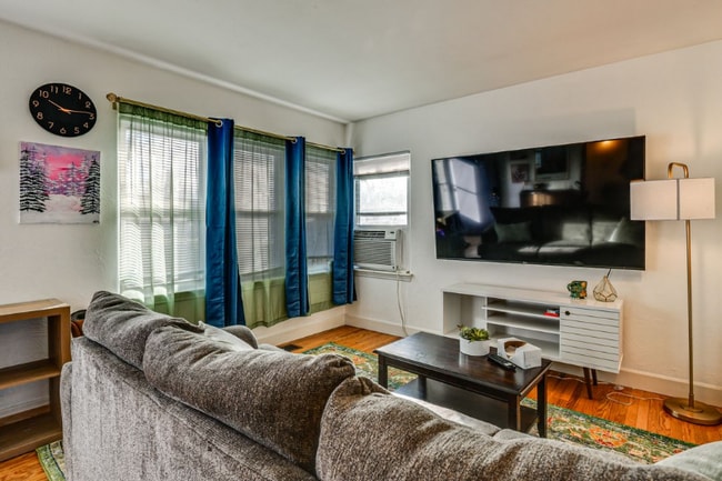 Building Photo - 1397 Dallas St