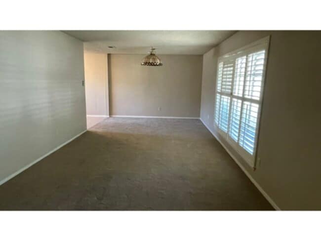 Building Photo - Very Nice Wedgwood Single Family Home
