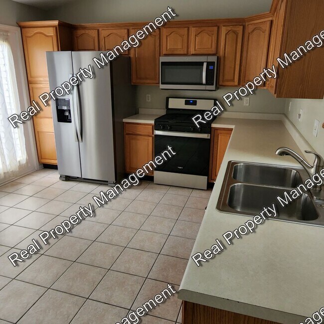 Foto del edificio - Three Bedroom Crown Point Duplex