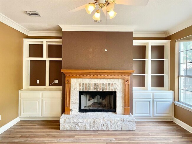 Building Photo - 8028 Bottlebrush Dr