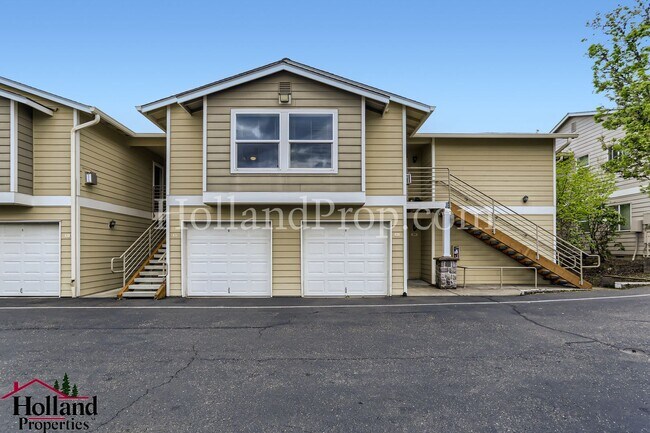 Foto del edificio - Bright & Comfortable Upper-Level Unit – Sp...