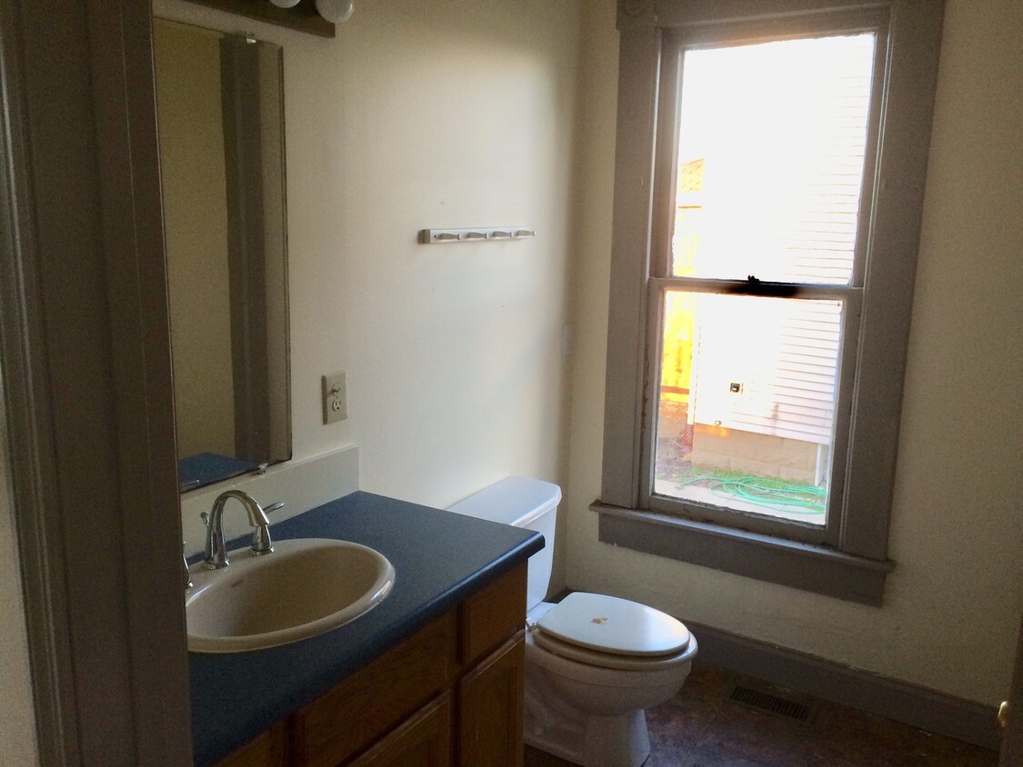 Primary Photo - 3 bedrooms, yard and garage