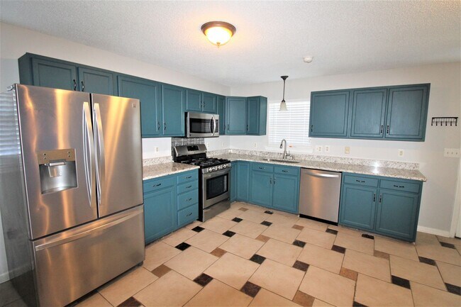 Building Photo - Move-in Ready 3 Bedroom Ranch!!