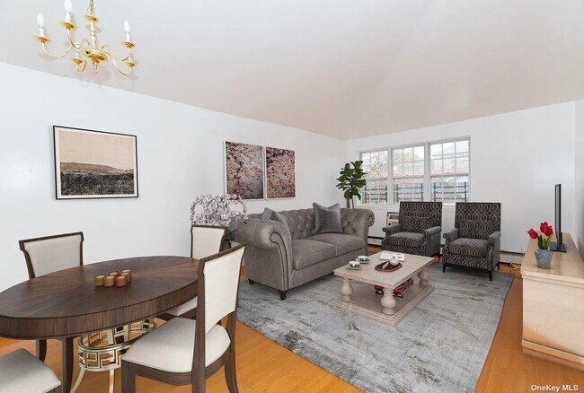 Foto del edificio - 82-98-98 Country Pointe Cir