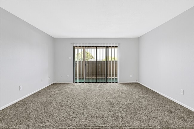 Foto del edificio - 8515 Hearth Dr