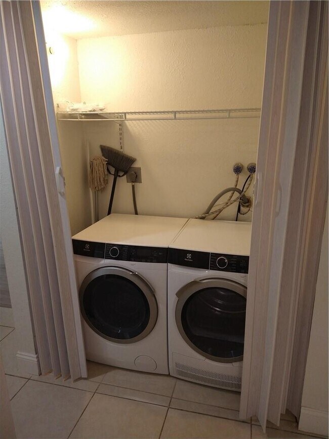 Foto del edificio - 3247 NW 104th Ave