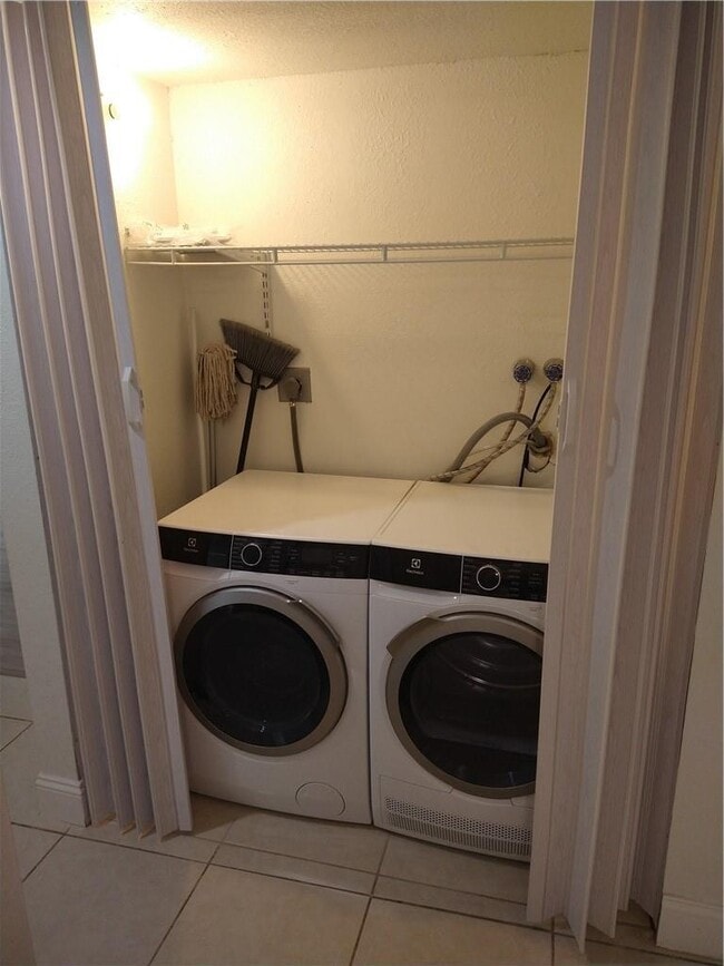 Building Photo - 3247 NW 104th Ave