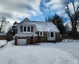 Building Photo - 1130 W Linwood St