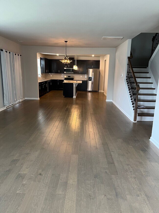 Building Photo - Spacious 5 Bed, 3.5 Bath Murfreesboro Home...