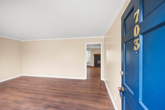 Building Photo - 703 Lucien Dr