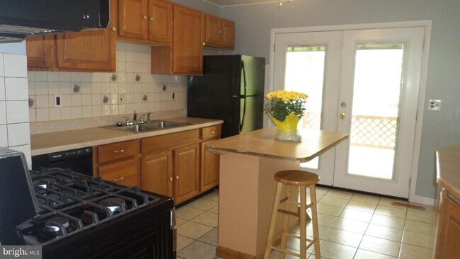 Building Photo - 944 Carvel Dr