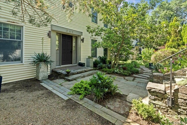 Building Photo - 349 Warburton Ave