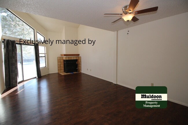 Building Photo - Comfy Pet Friendly Condo in Southwest Colo...