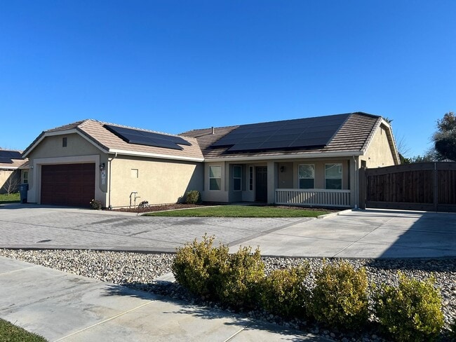 Building Photo - Available NOW! SPECIAL $500 off 1st months rent