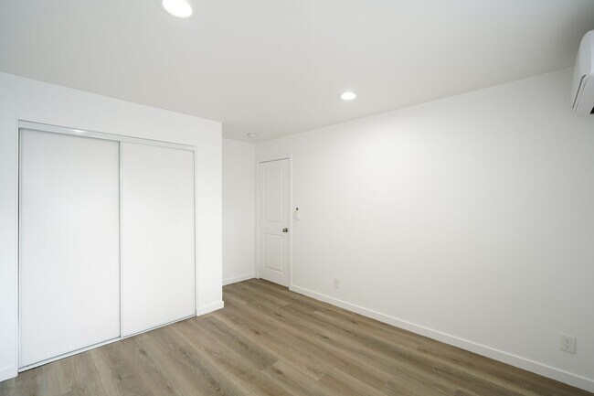 Foto del edificio - 4920 Granada Ave